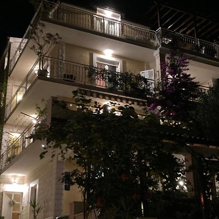 Guest House Adria Dugi Rat Ngoại thất bức ảnh