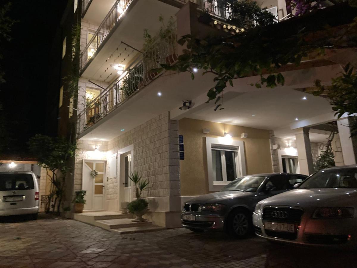 Guest House Adria Dugi Rat Ngoại thất bức ảnh