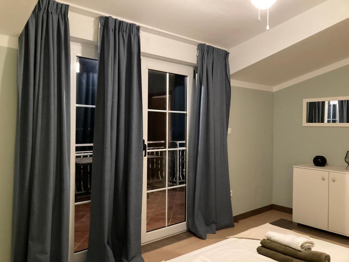 Guest House Adria Dugi Rat Ngoại thất bức ảnh
