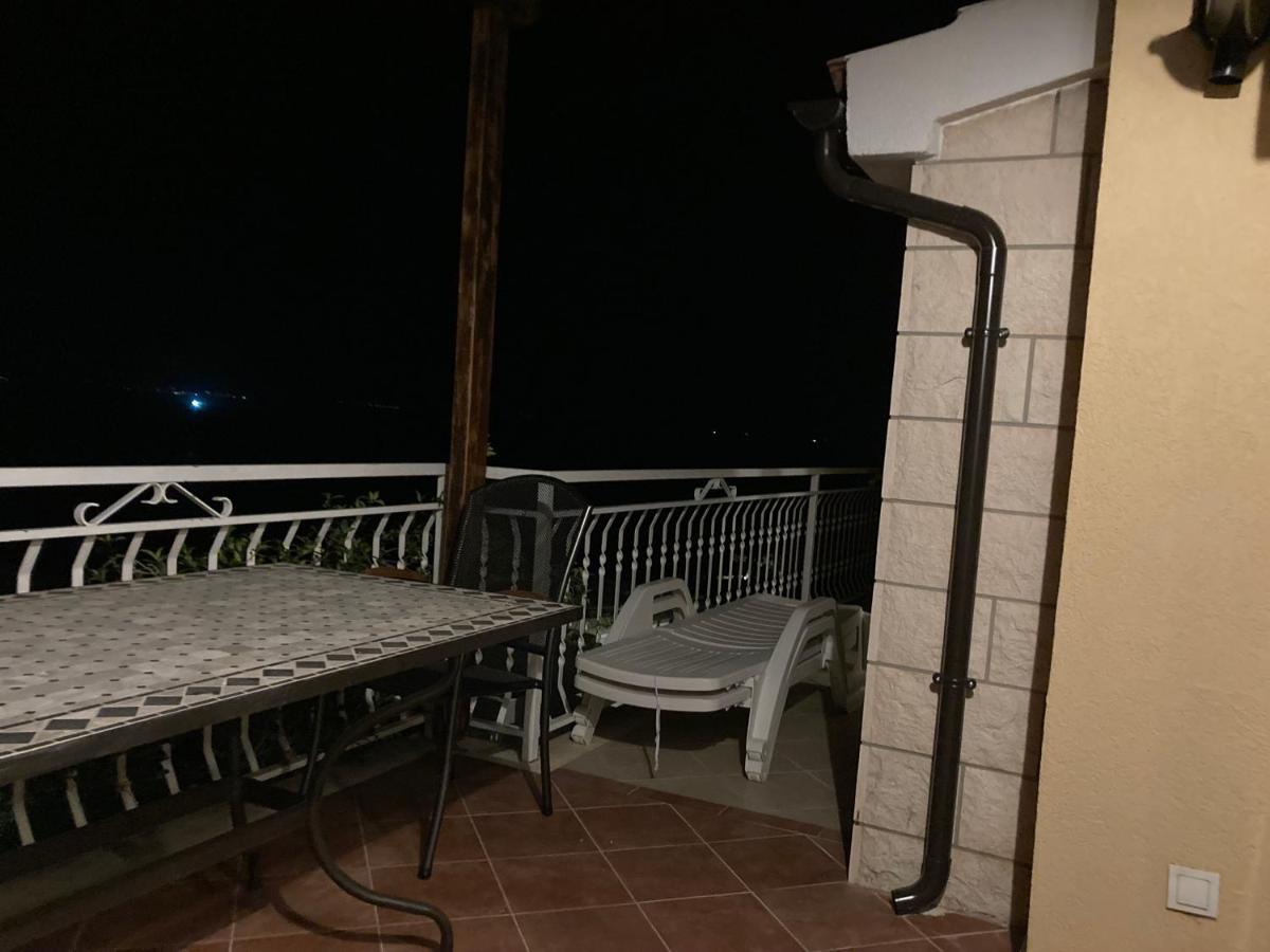 Guest House Adria Dugi Rat Ngoại thất bức ảnh