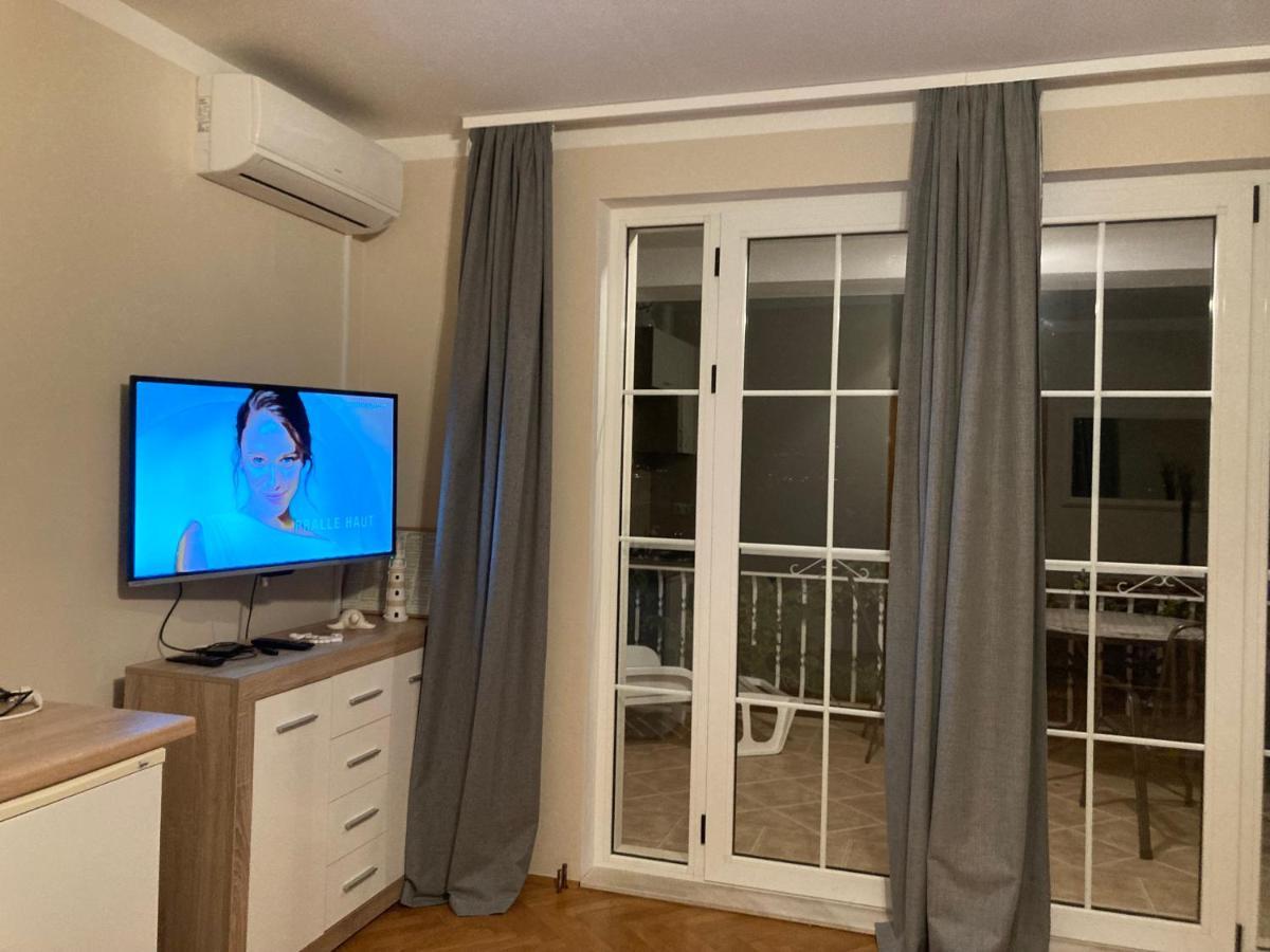 Guest House Adria Dugi Rat Ngoại thất bức ảnh