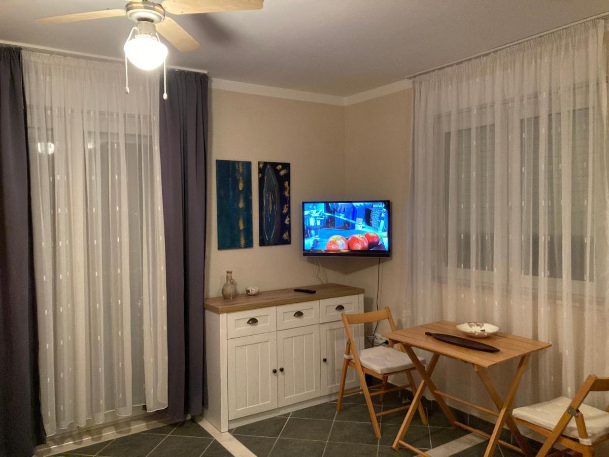 Guest House Adria Dugi Rat Ngoại thất bức ảnh