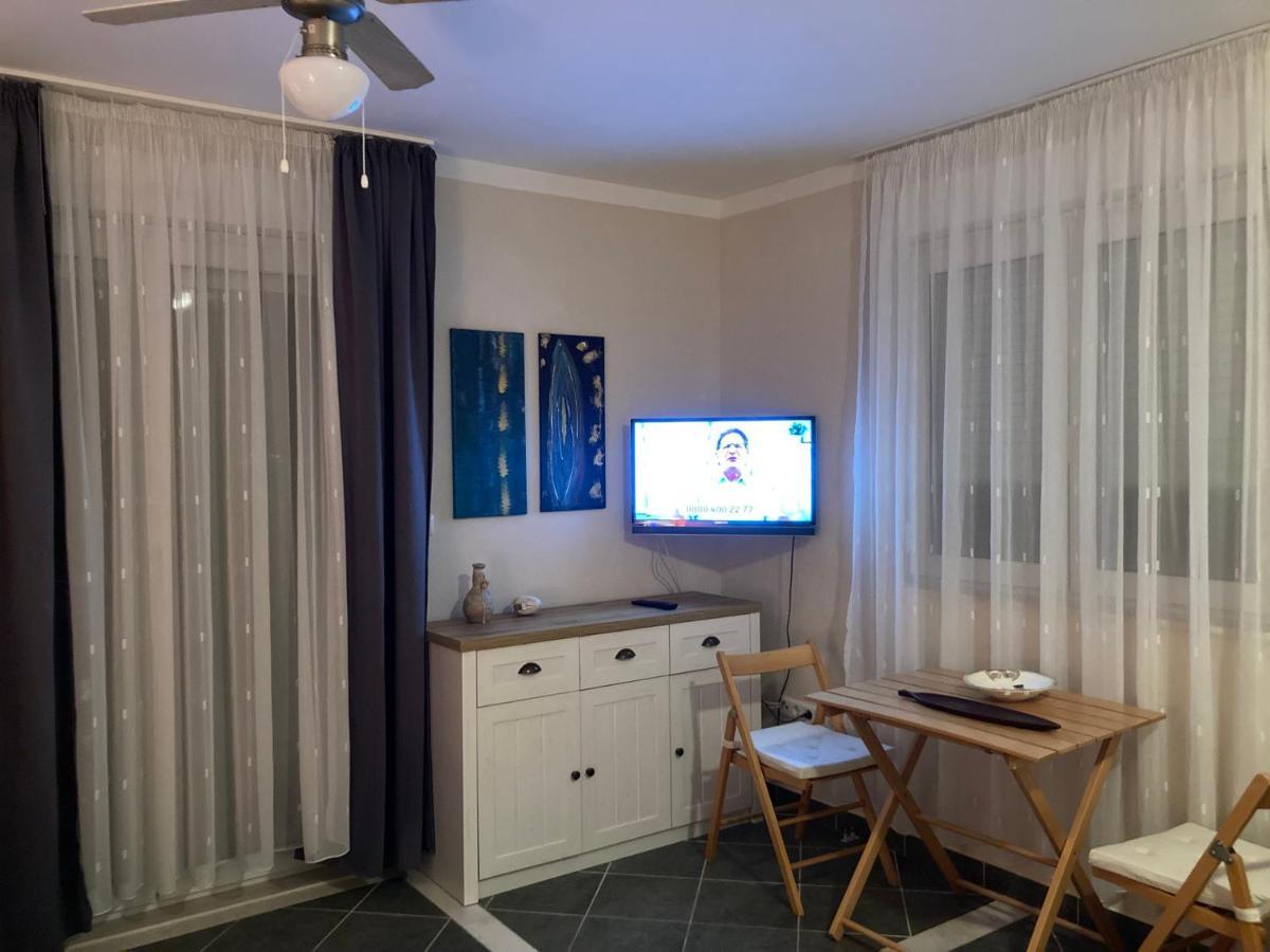 Guest House Adria Dugi Rat Ngoại thất bức ảnh