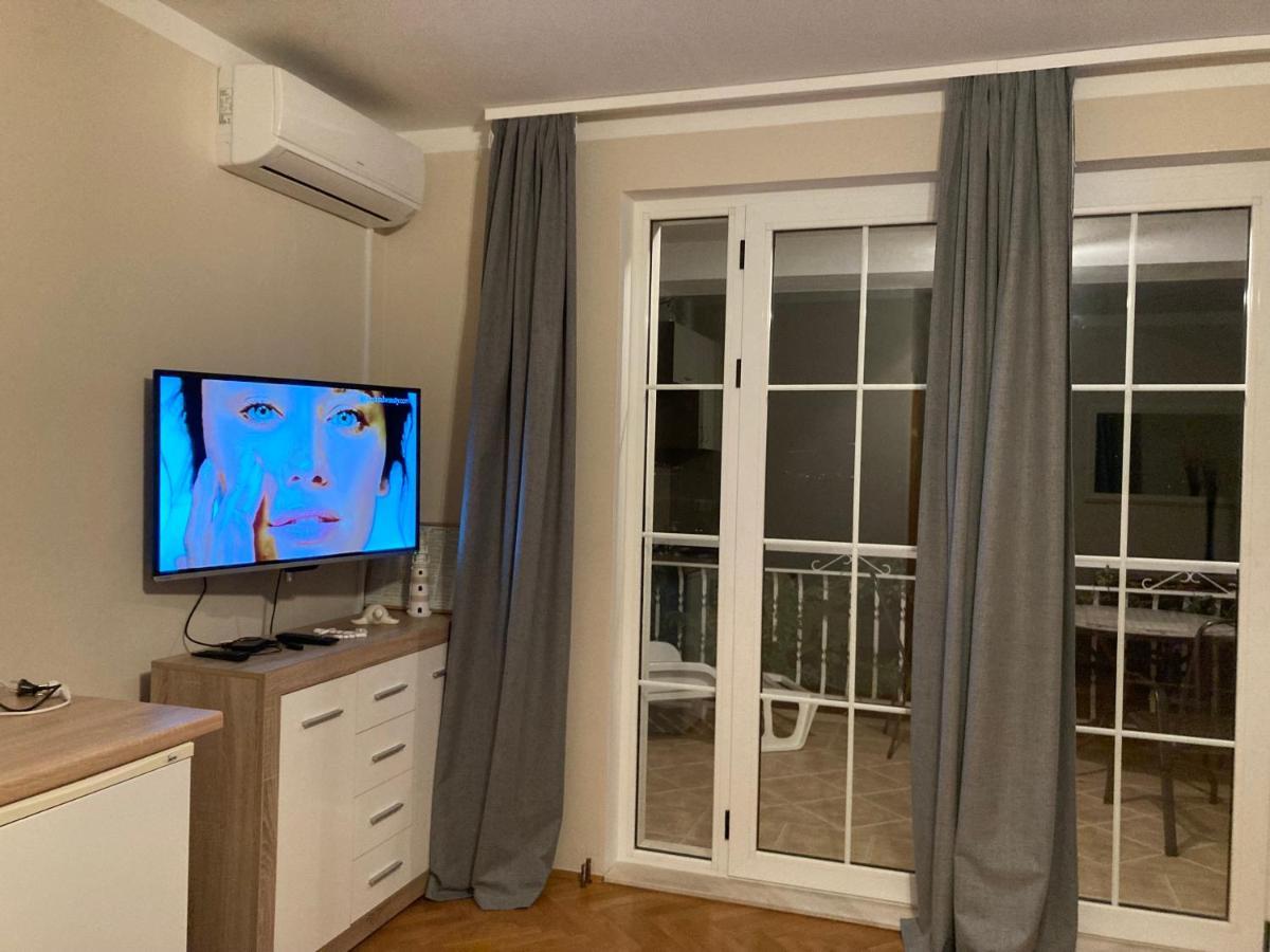 Guest House Adria Dugi Rat Ngoại thất bức ảnh