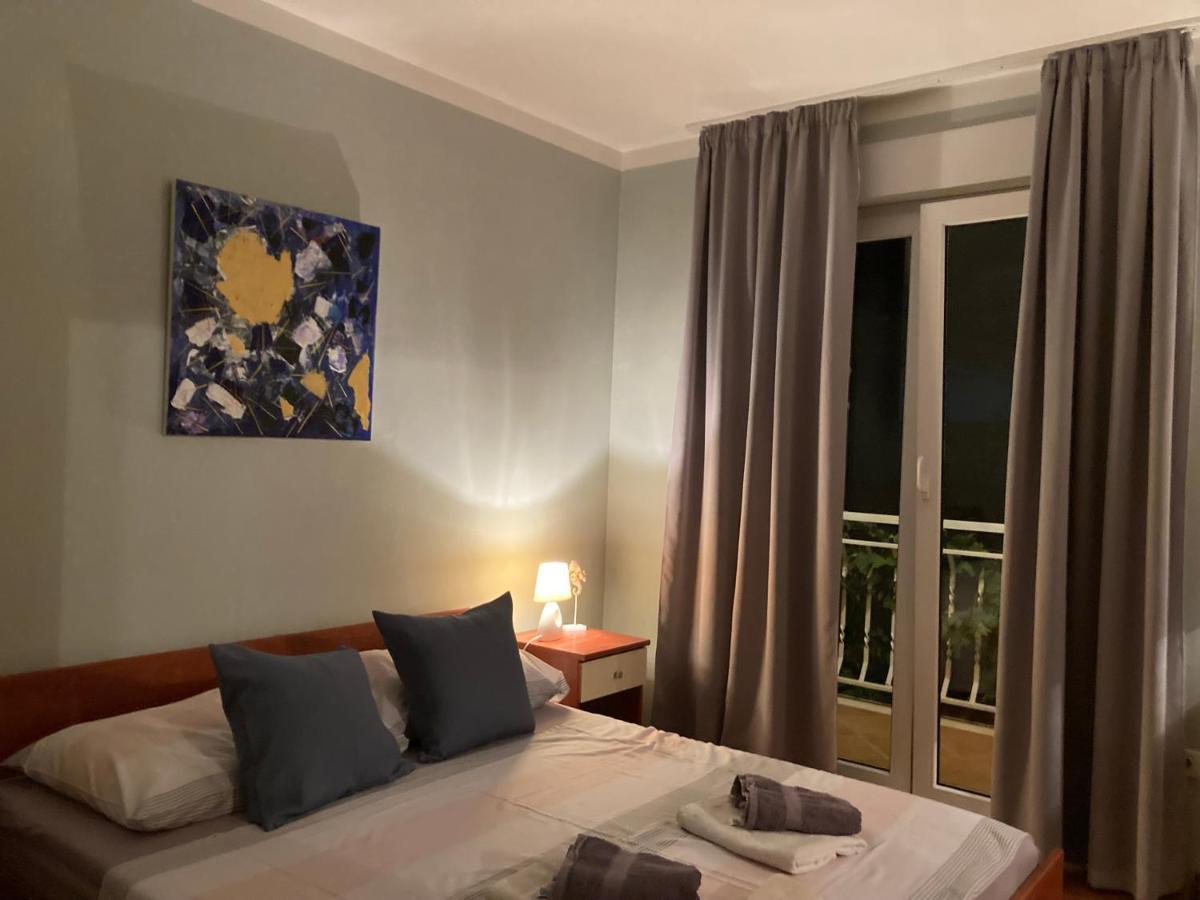 Guest House Adria Dugi Rat Ngoại thất bức ảnh