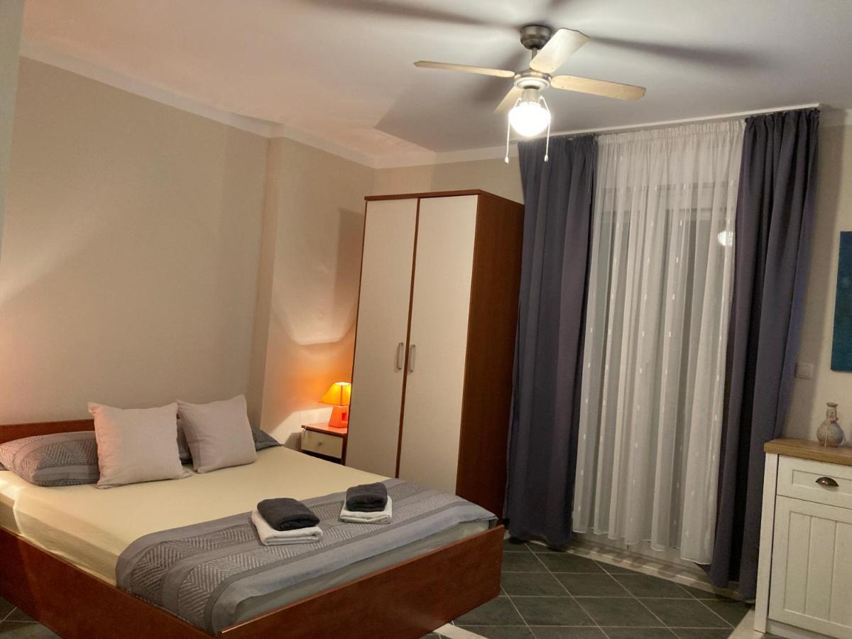 Guest House Adria Dugi Rat Ngoại thất bức ảnh