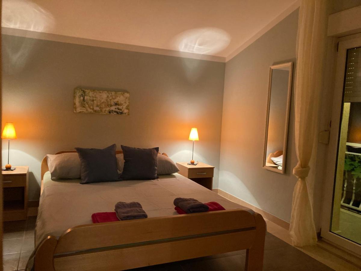 Guest House Adria Dugi Rat Ngoại thất bức ảnh
