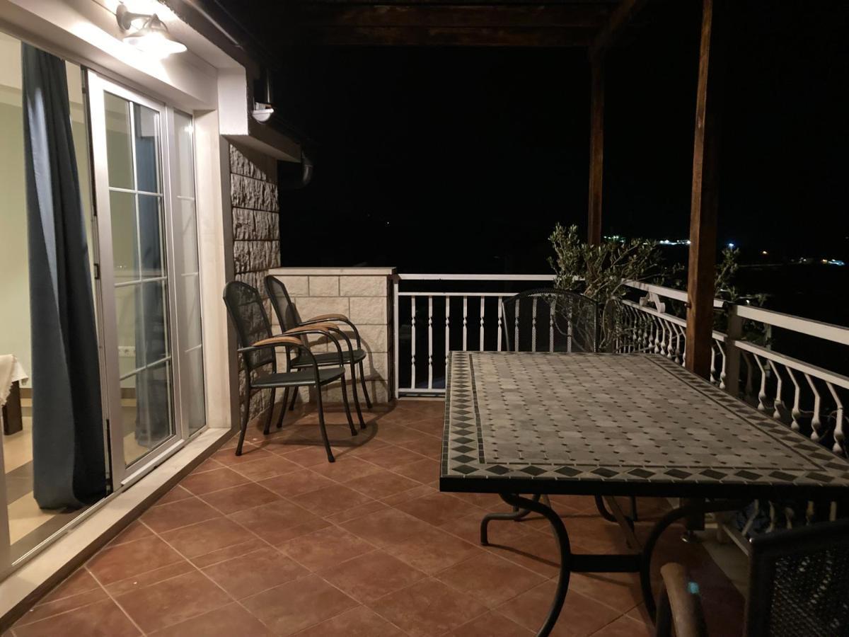 Guest House Adria Dugi Rat Ngoại thất bức ảnh