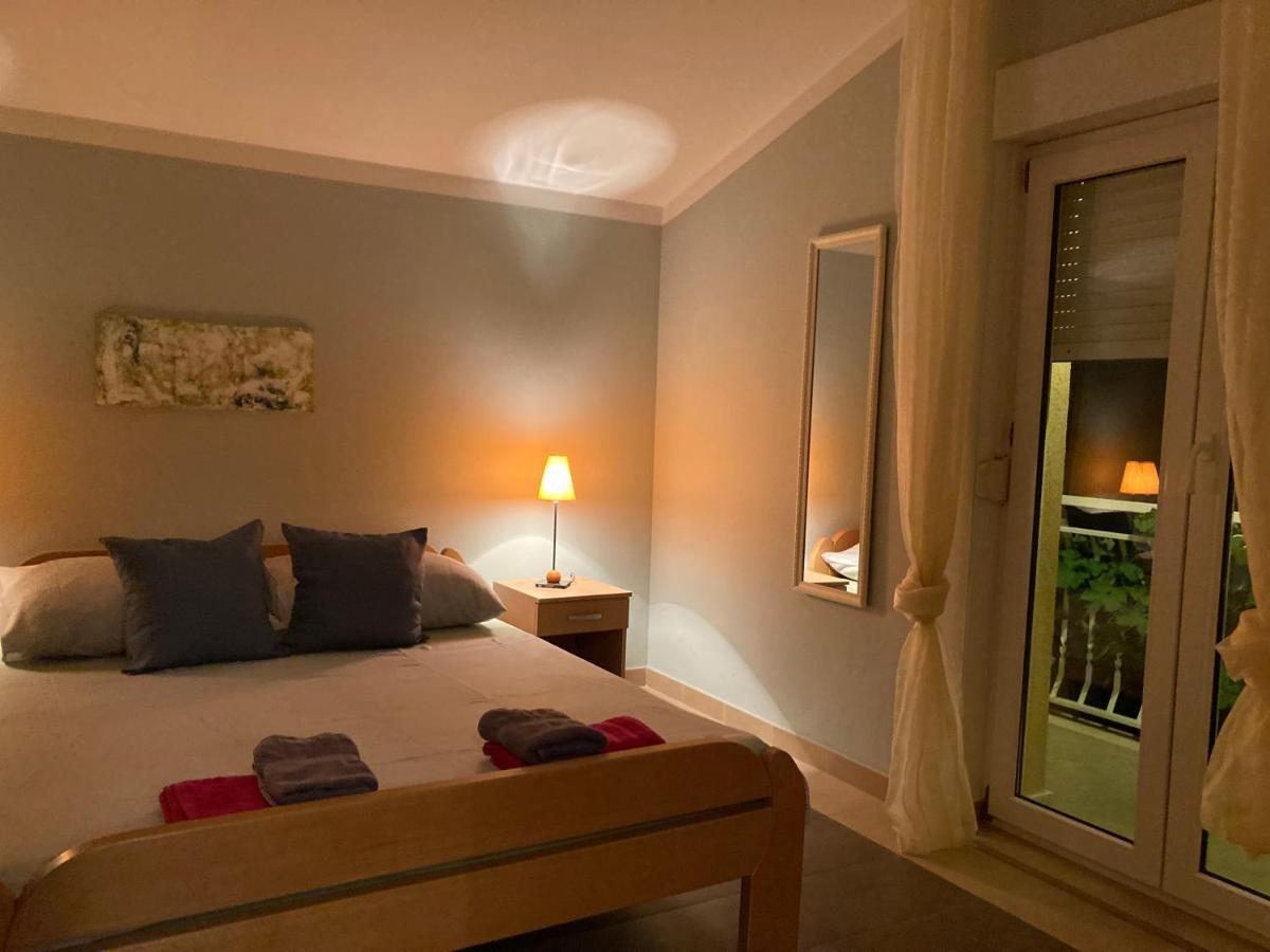 Guest House Adria Dugi Rat Ngoại thất bức ảnh