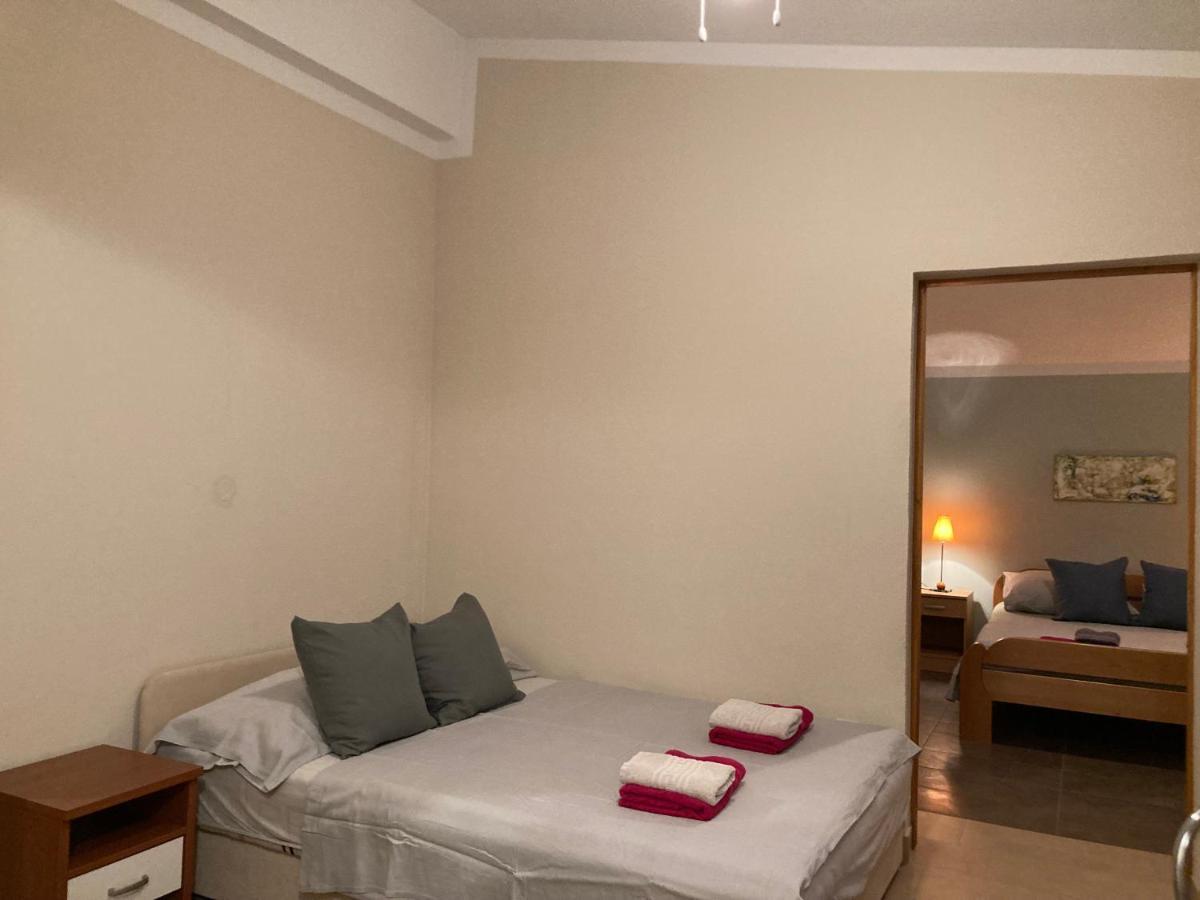 Guest House Adria Dugi Rat Ngoại thất bức ảnh