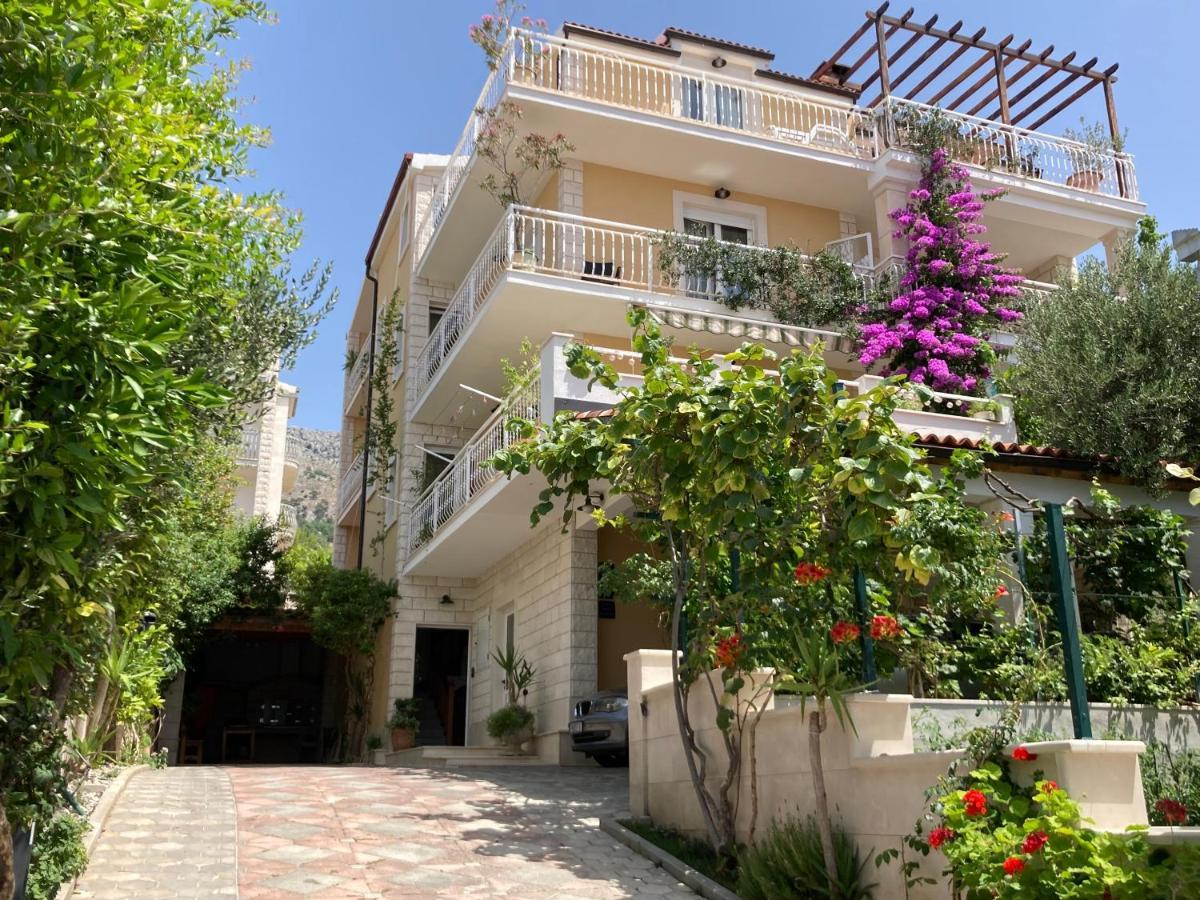 Guest House Adria Dugi Rat Ngoại thất bức ảnh