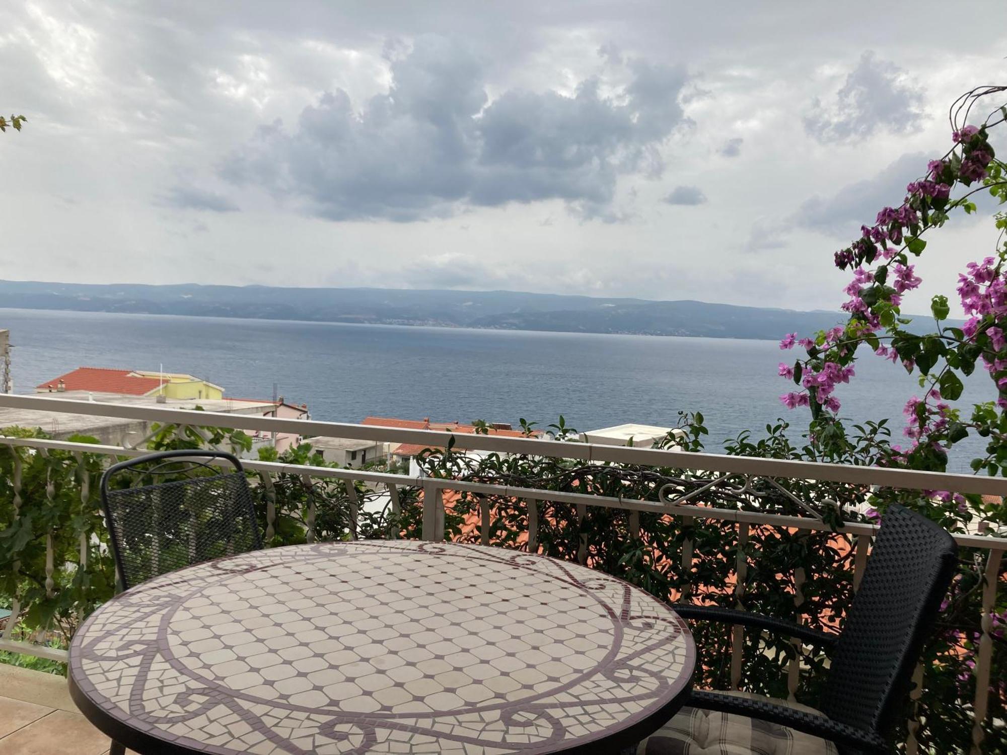 Guest House Adria Dugi Rat Ngoại thất bức ảnh