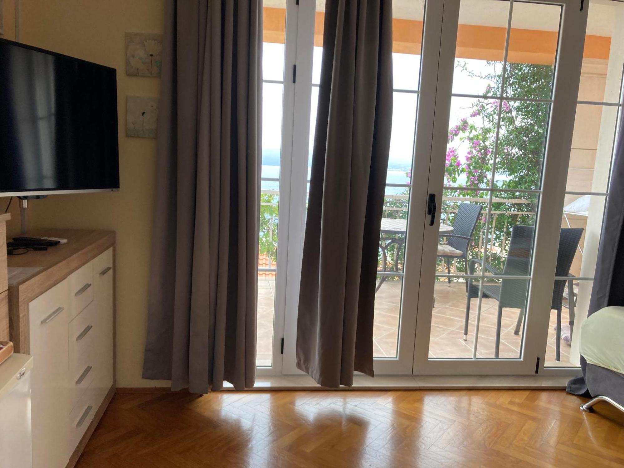Guest House Adria Dugi Rat Ngoại thất bức ảnh