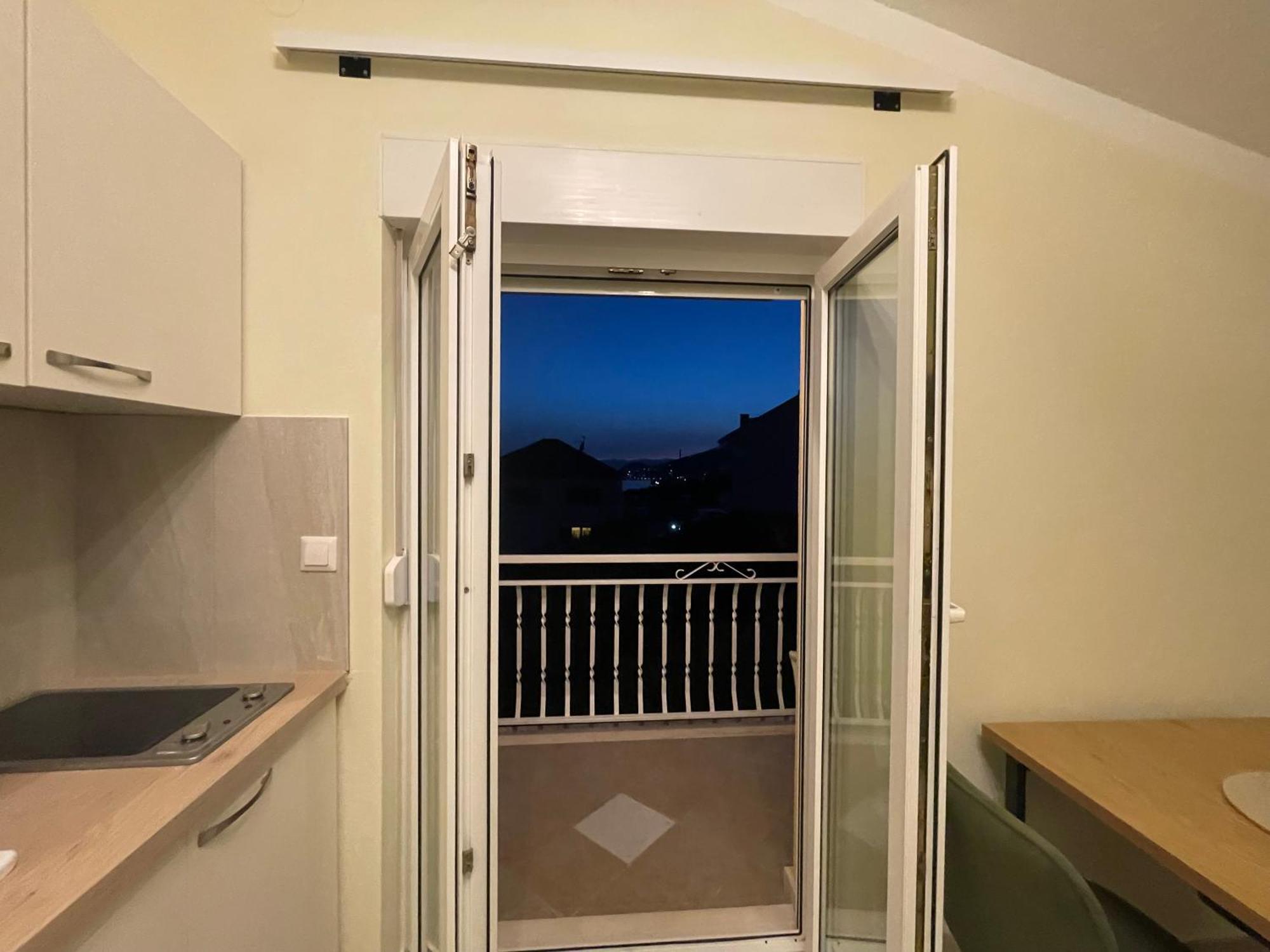 Guest House Adria Dugi Rat Ngoại thất bức ảnh