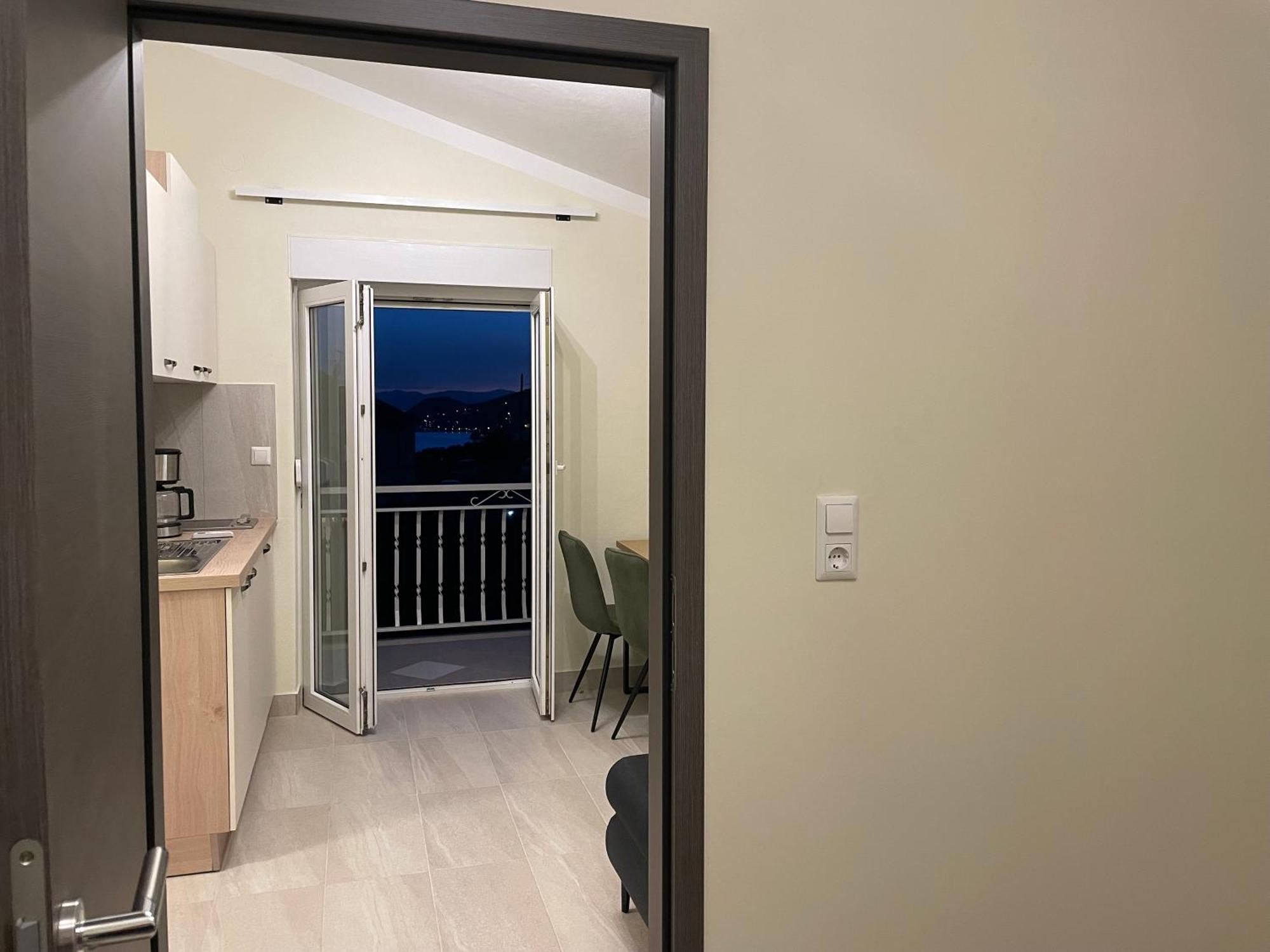 Guest House Adria Dugi Rat Ngoại thất bức ảnh