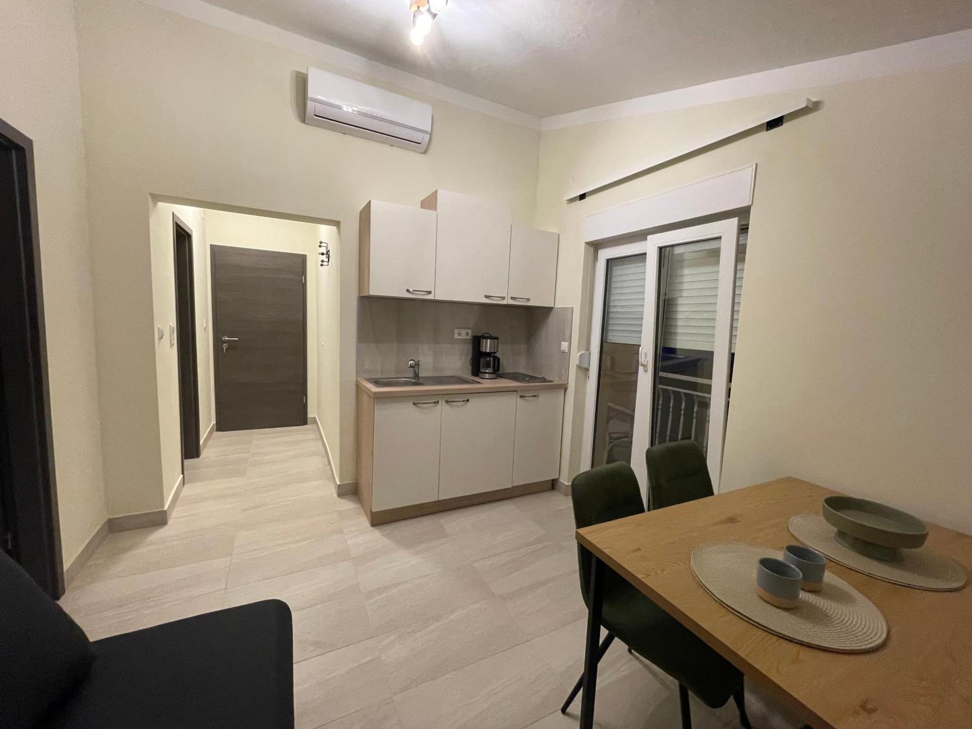 Guest House Adria Dugi Rat Ngoại thất bức ảnh