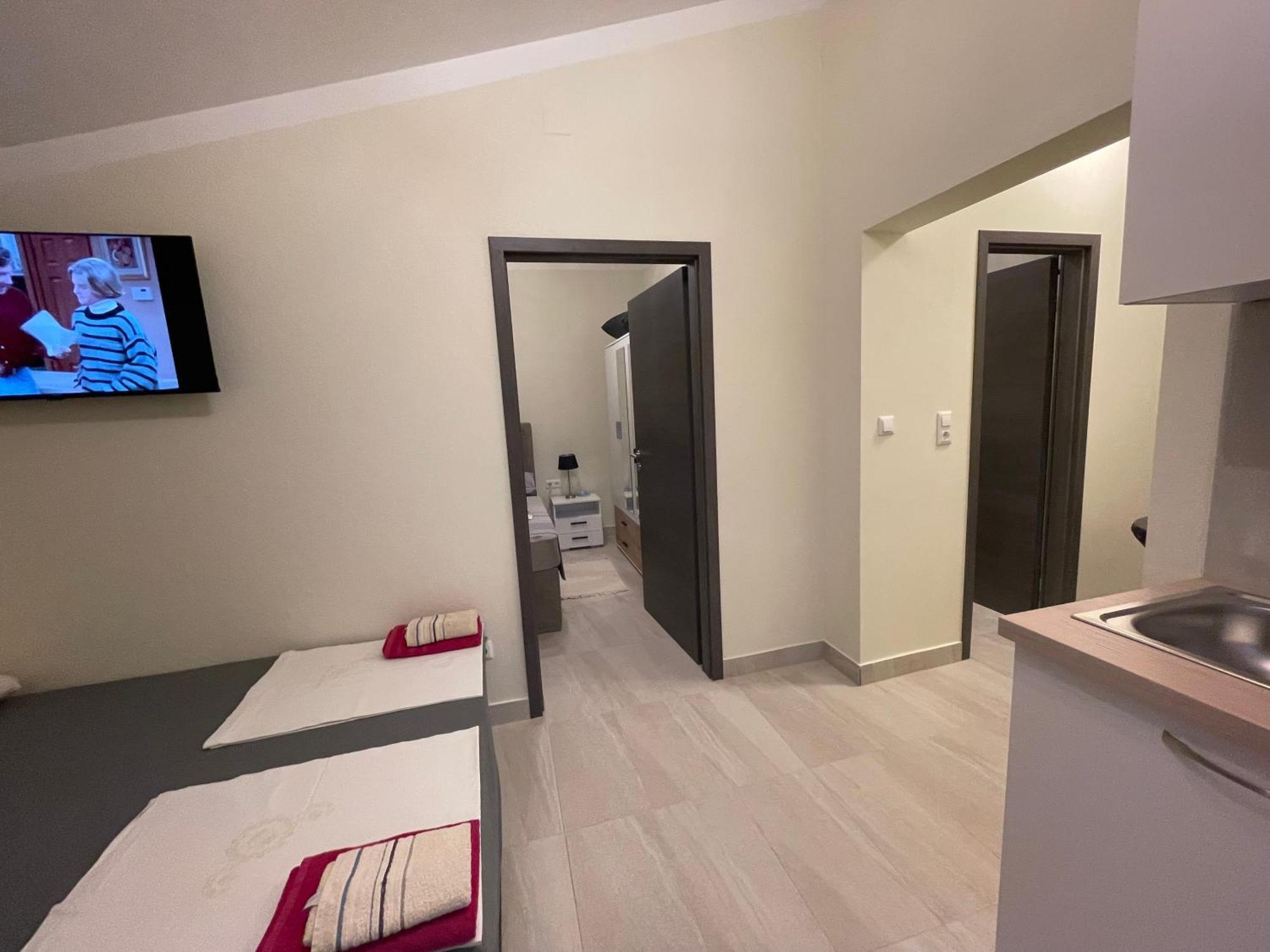 Guest House Adria Dugi Rat Ngoại thất bức ảnh