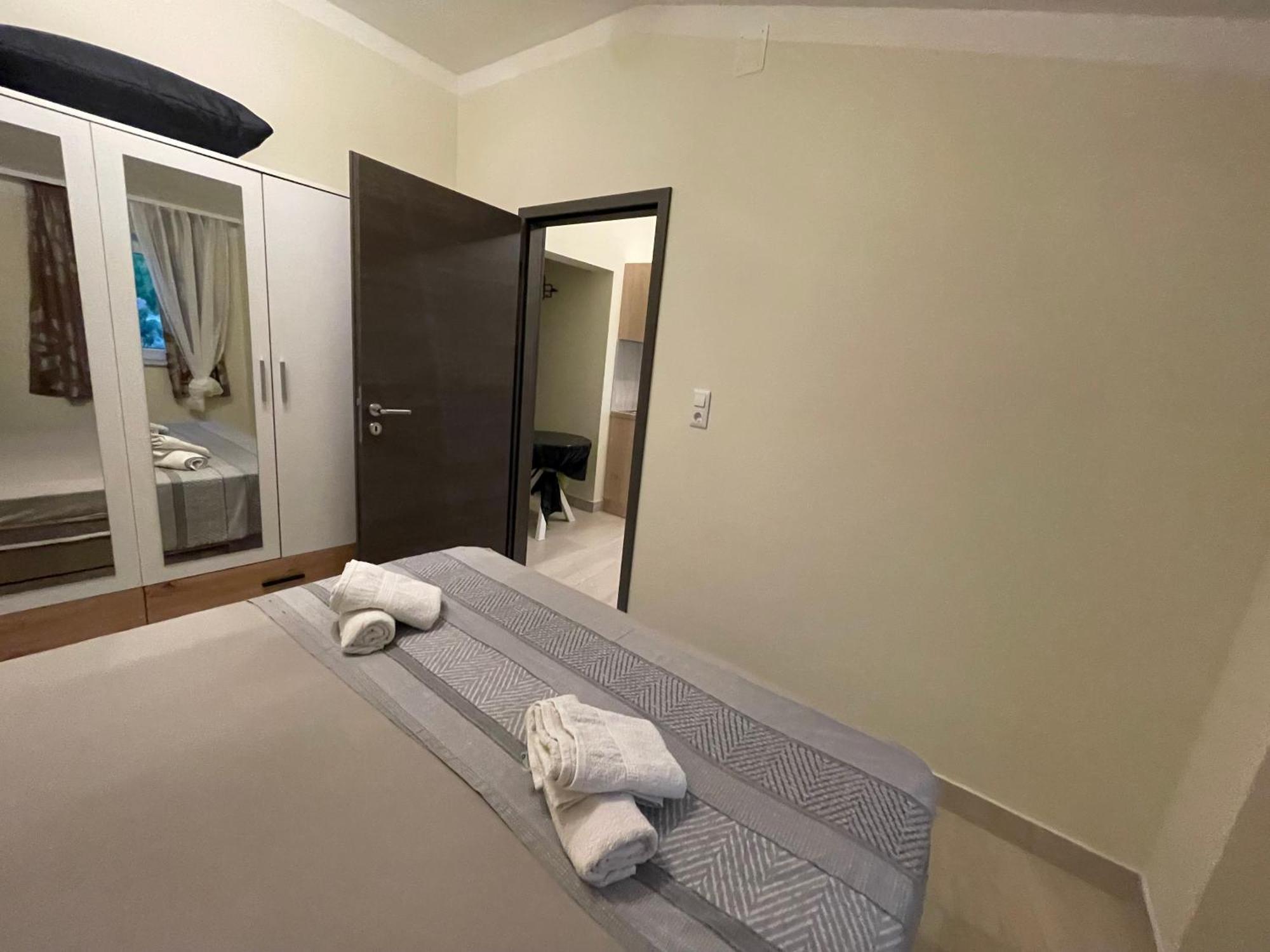 Guest House Adria Dugi Rat Ngoại thất bức ảnh