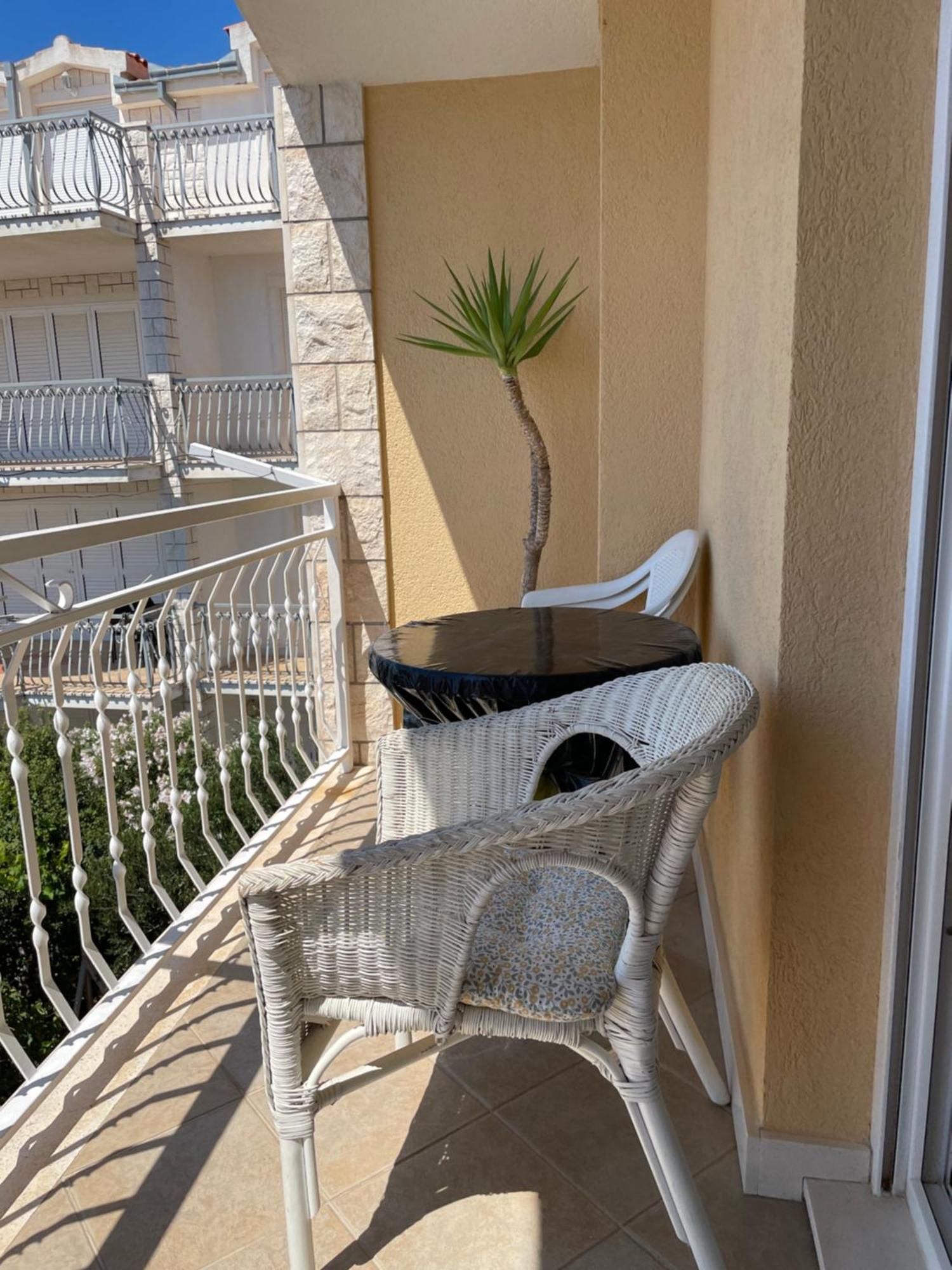 Guest House Adria Dugi Rat Ngoại thất bức ảnh